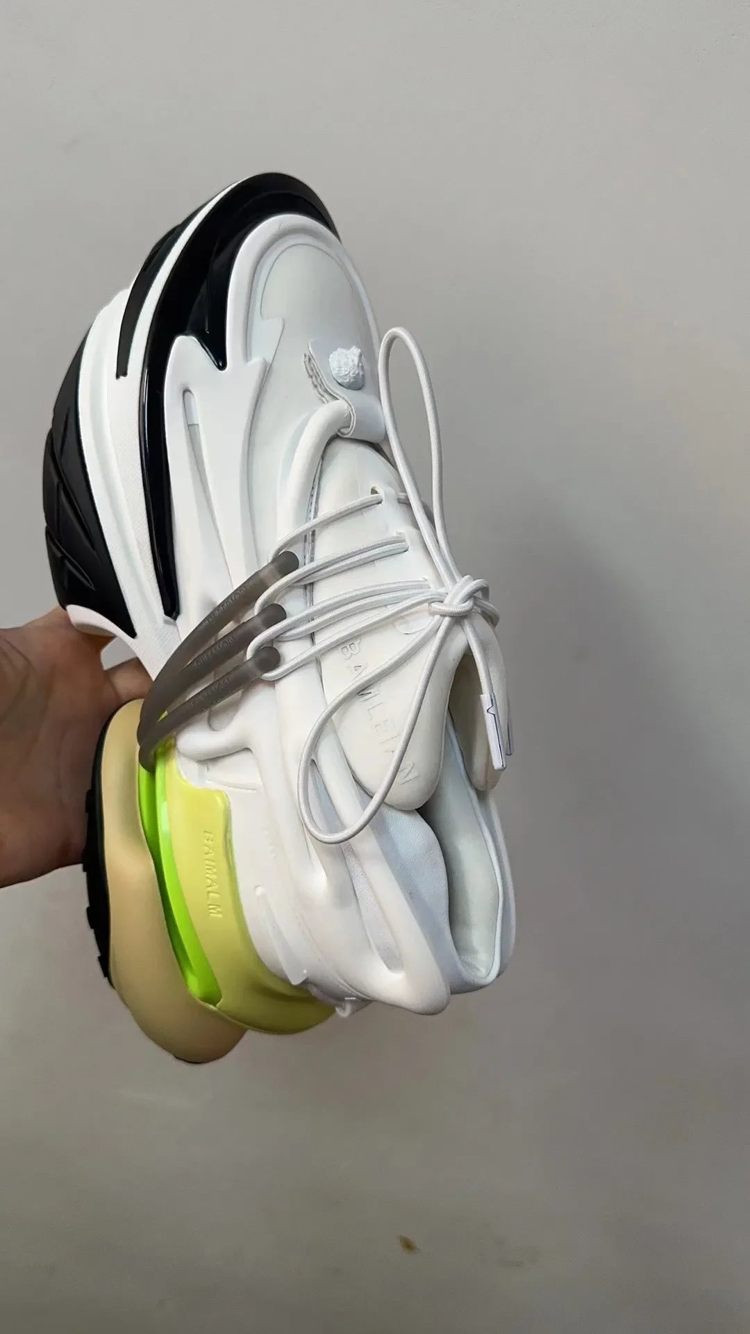 Breathable Mesh Sports Shoes - Maison Novaire