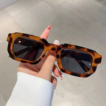 Men Vintage Rectangle Frame Sunglasses. - Maison Novaire #
