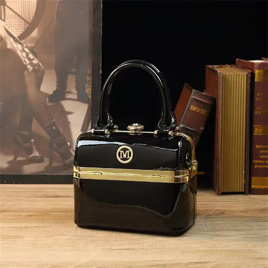 New minimalist and fashionable small handbag. - Maison Novaire #