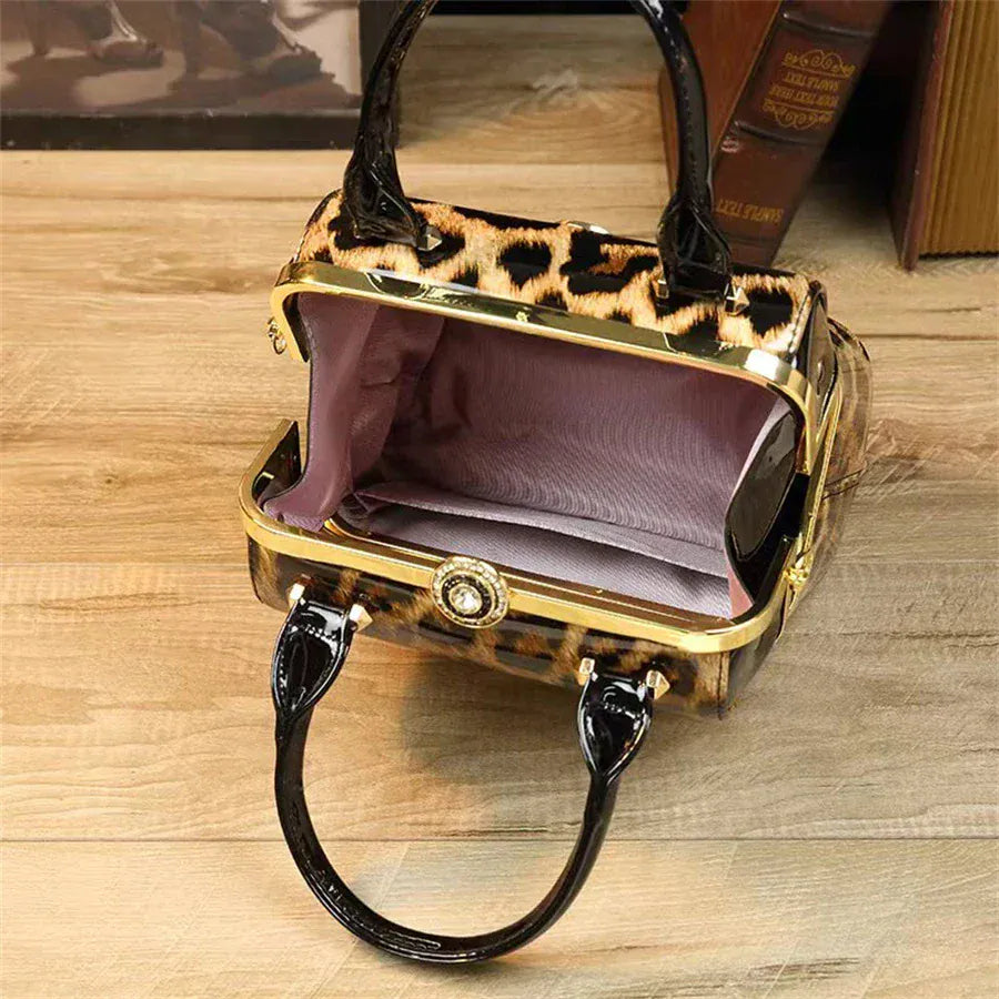 New minimalist and fashionable small handbag. - Maison Novaire #