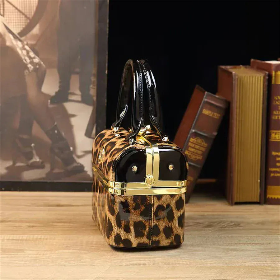 New minimalist and fashionable small handbag. - Maison Novaire #