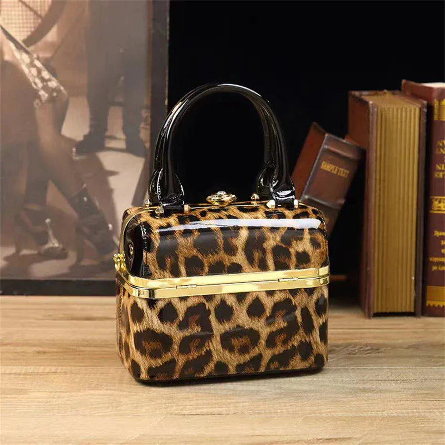 New minimalist and fashionable small handbag. - Maison Novaire #