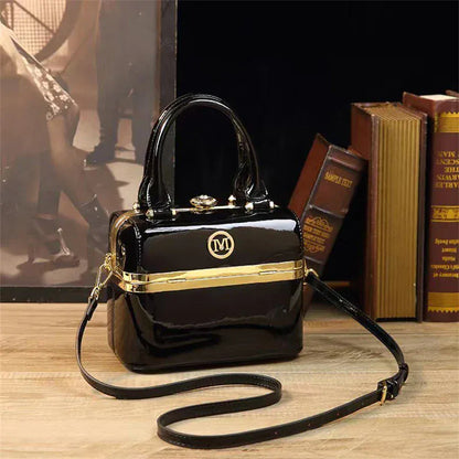 New minimalist and fashionable small handbag. - Maison Novaire #