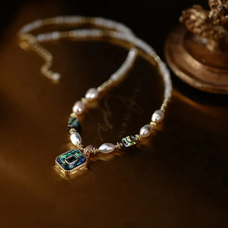 Pearl Pendant Necklace. - BLAKESTORE-NG