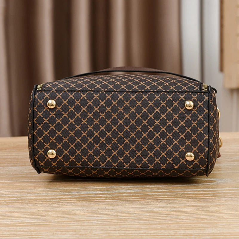 Single Shoulder Straddle Purse. - Maison Novaire #