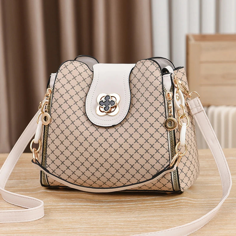 Single Shoulder Straddle Purse. - Maison Novaire #