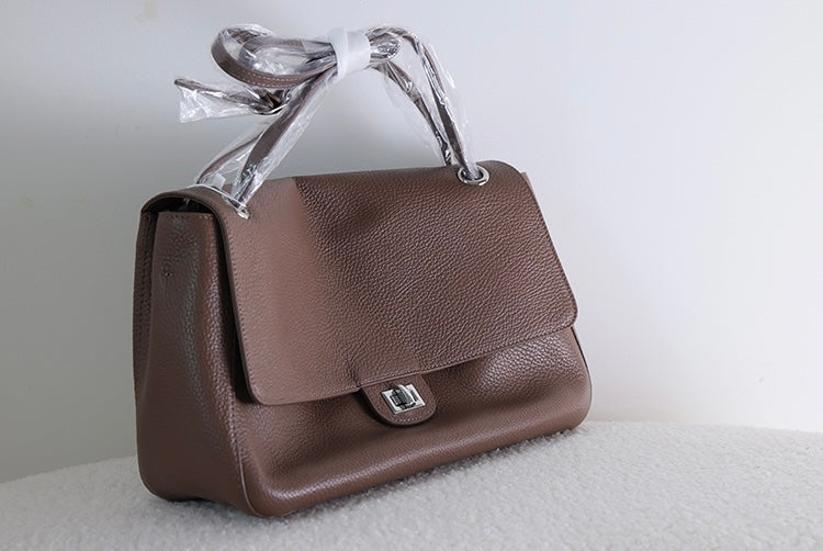 Top-Grain Cowhide Flap Shoulder Bag | Maison Novaire Signature Accessories  - Coffee / 32.5cm-10cm-19.5cm - Maison Novaire